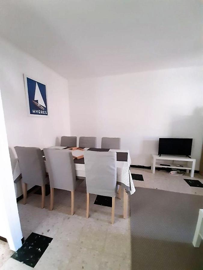 BEAUX APPARTEMENTS 65m2 AVEC ESPACES EXTERIEURS PARKINGS PROCHE PLAGE Hyères Exterior foto