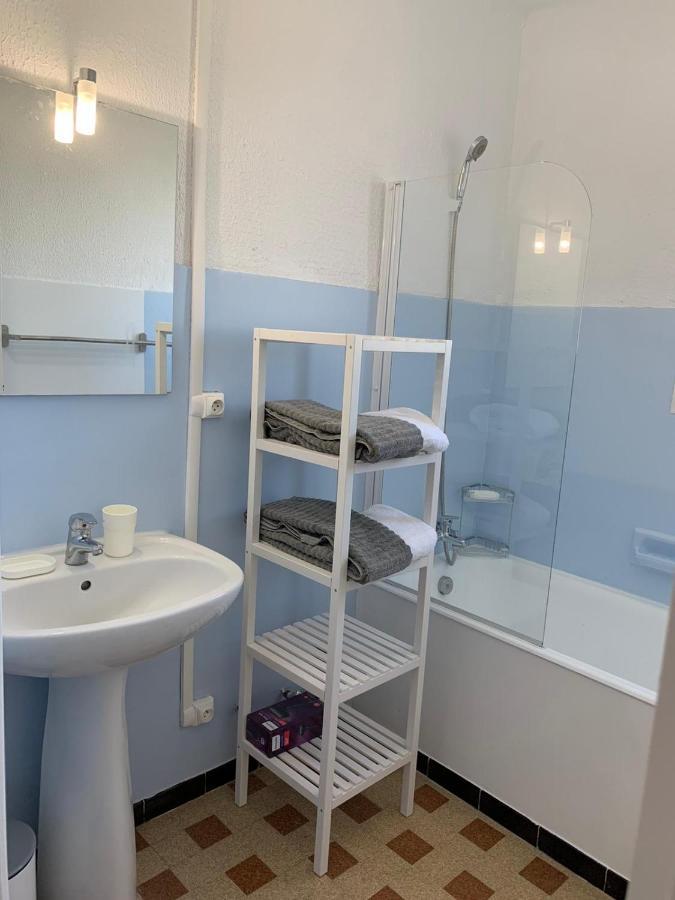 BEAUX APPARTEMENTS 65m2 AVEC ESPACES EXTERIEURS PARKINGS PROCHE PLAGE Hyères Exterior foto
