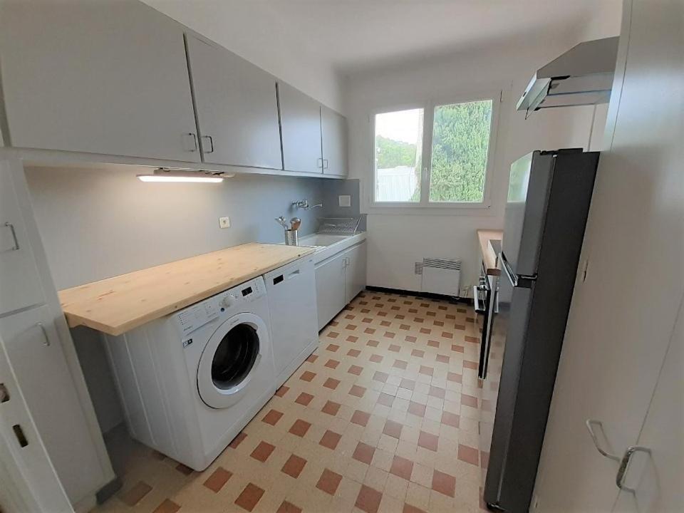 BEAUX APPARTEMENTS 65m2 AVEC ESPACES EXTERIEURS PARKINGS PROCHE PLAGE Hyères Exterior foto