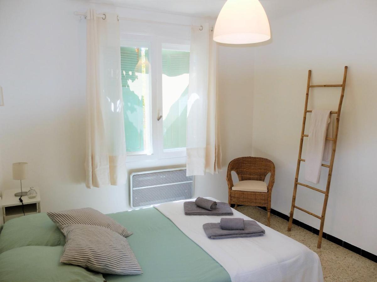 BEAUX APPARTEMENTS 65m2 AVEC ESPACES EXTERIEURS PARKINGS PROCHE PLAGE Hyères Exterior foto