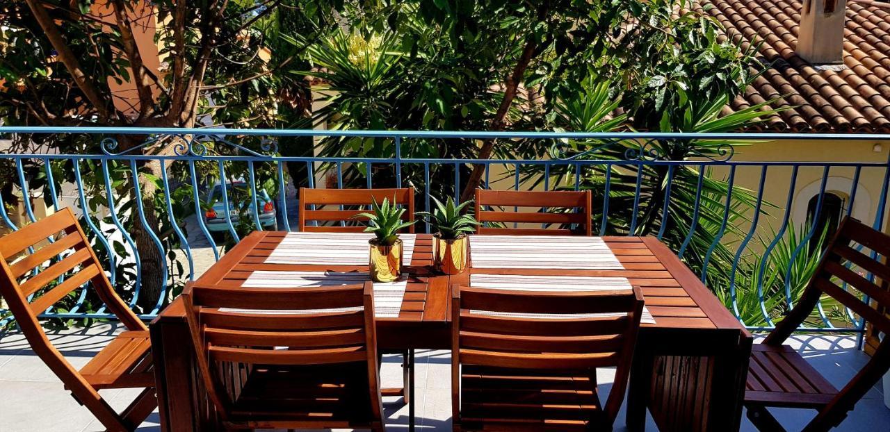 BEAUX APPARTEMENTS 65m2 AVEC ESPACES EXTERIEURS PARKINGS PROCHE PLAGE Hyères Exterior foto