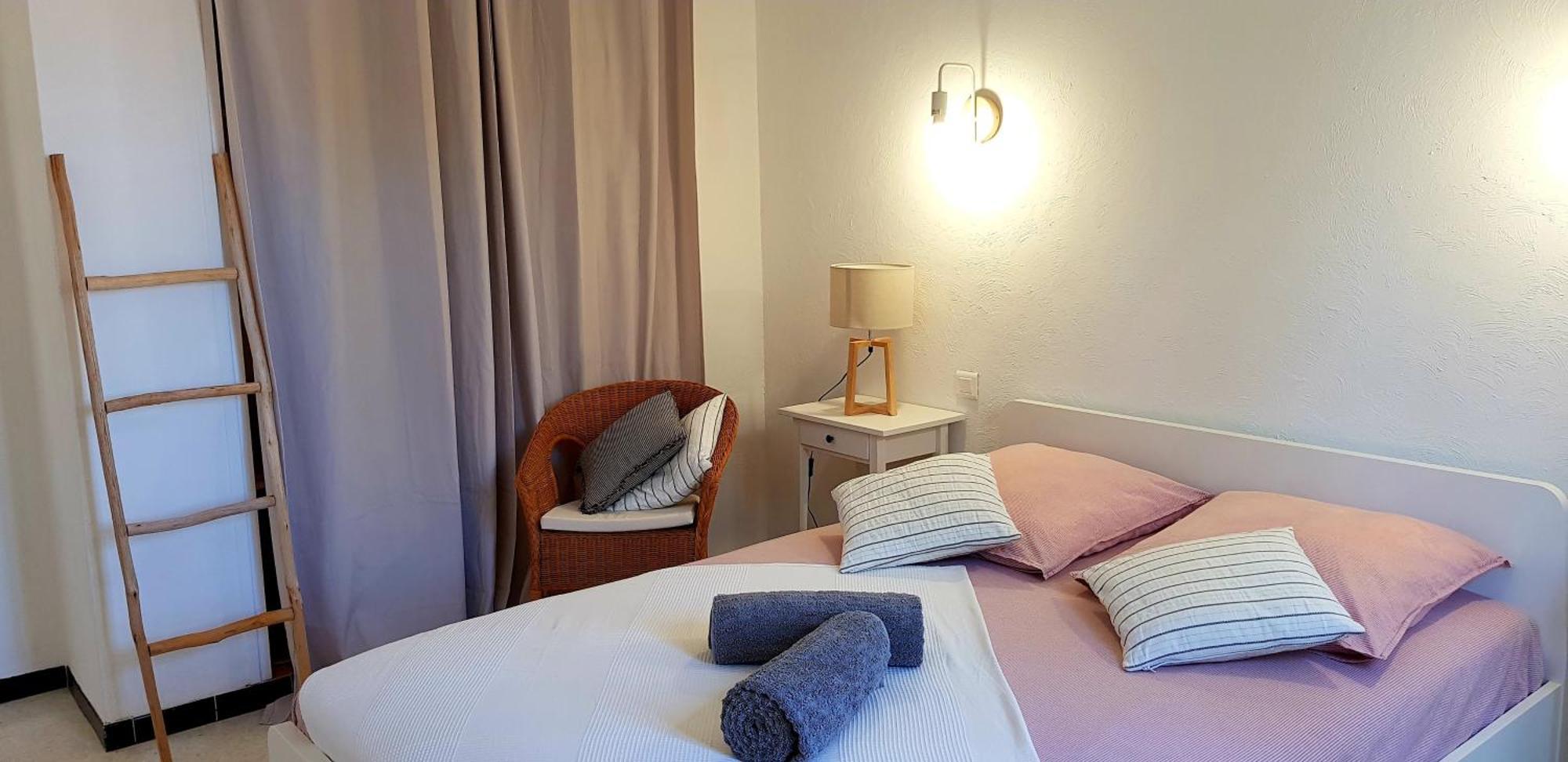 BEAUX APPARTEMENTS 65m2 AVEC ESPACES EXTERIEURS PARKINGS PROCHE PLAGE Hyères Exterior foto