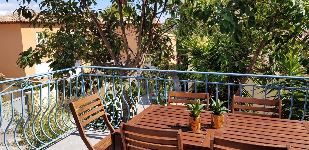 BEAUX APPARTEMENTS 65m2 AVEC ESPACES EXTERIEURS PARKINGS PROCHE PLAGE Hyères Exterior foto