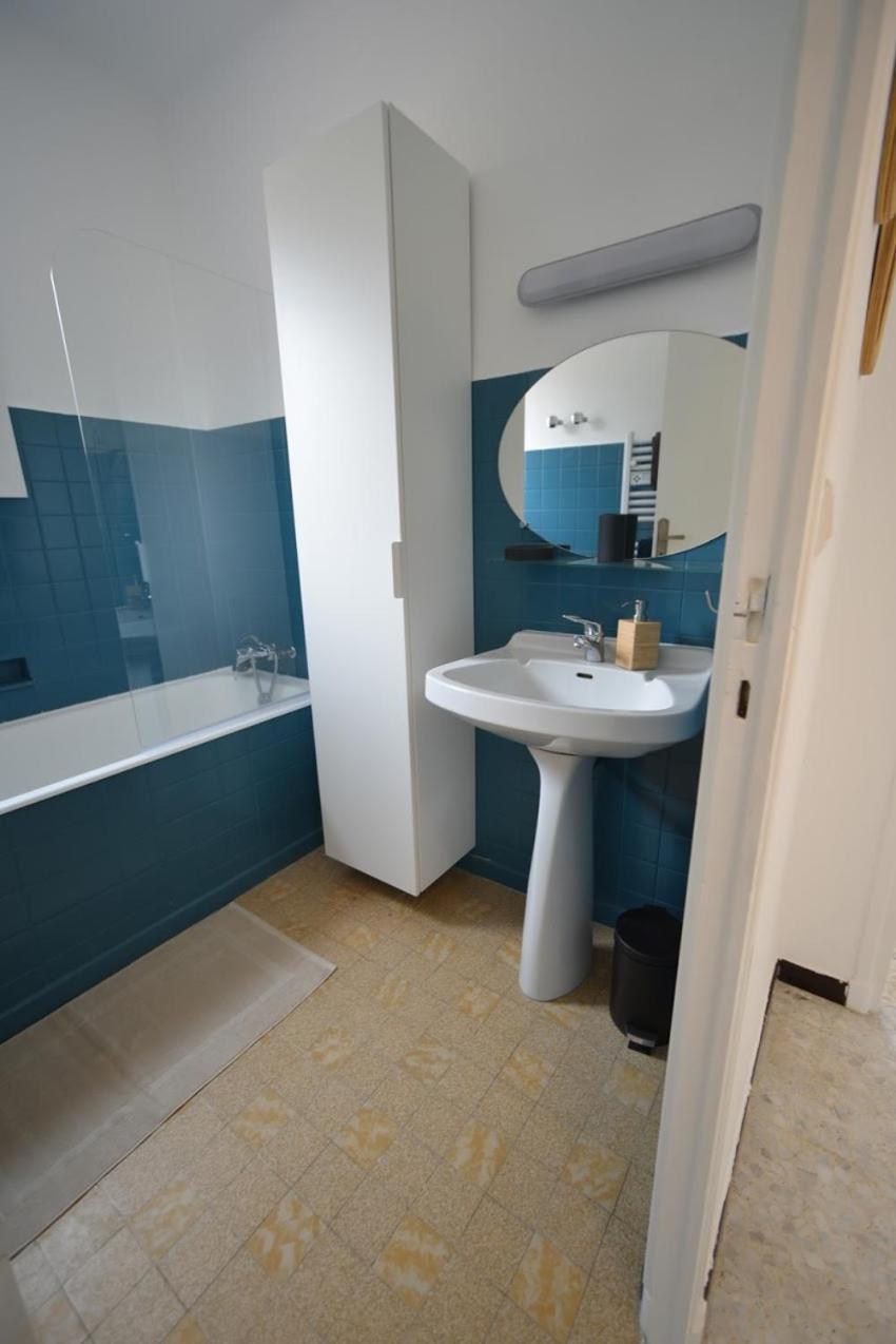 BEAUX APPARTEMENTS 65m2 AVEC ESPACES EXTERIEURS PARKINGS PROCHE PLAGE Hyères Exterior foto