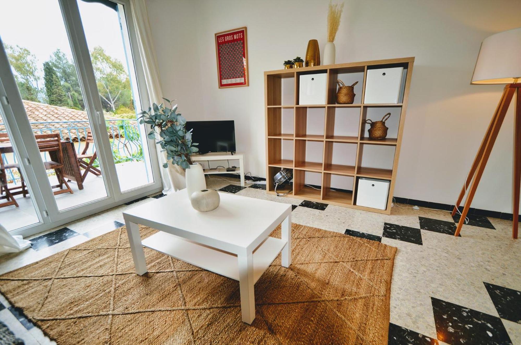 BEAUX APPARTEMENTS 65m2 AVEC ESPACES EXTERIEURS PARKINGS PROCHE PLAGE Hyères Exterior foto