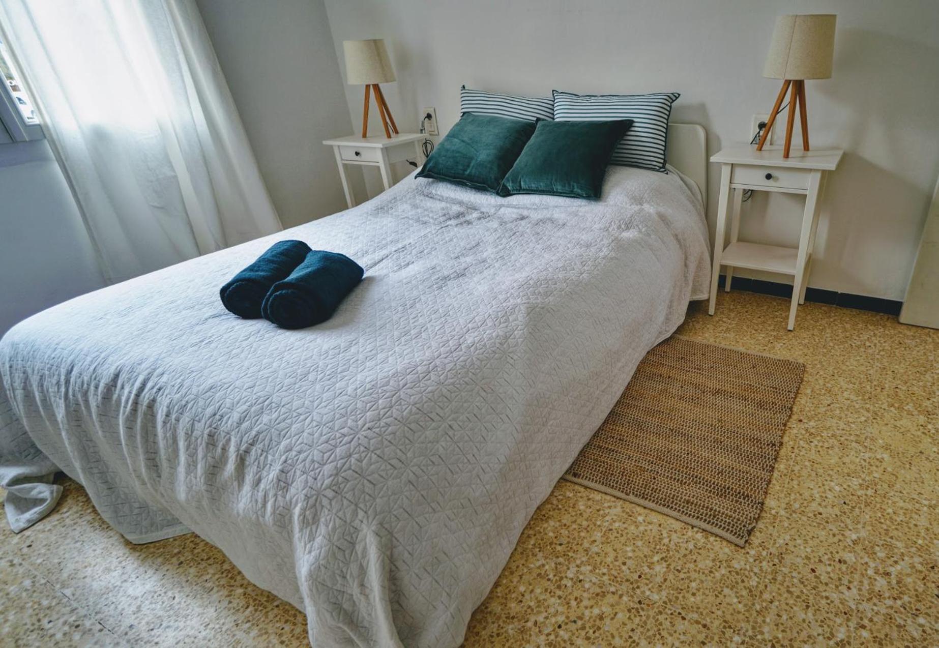 BEAUX APPARTEMENTS 65m2 AVEC ESPACES EXTERIEURS PARKINGS PROCHE PLAGE Hyères Exterior foto