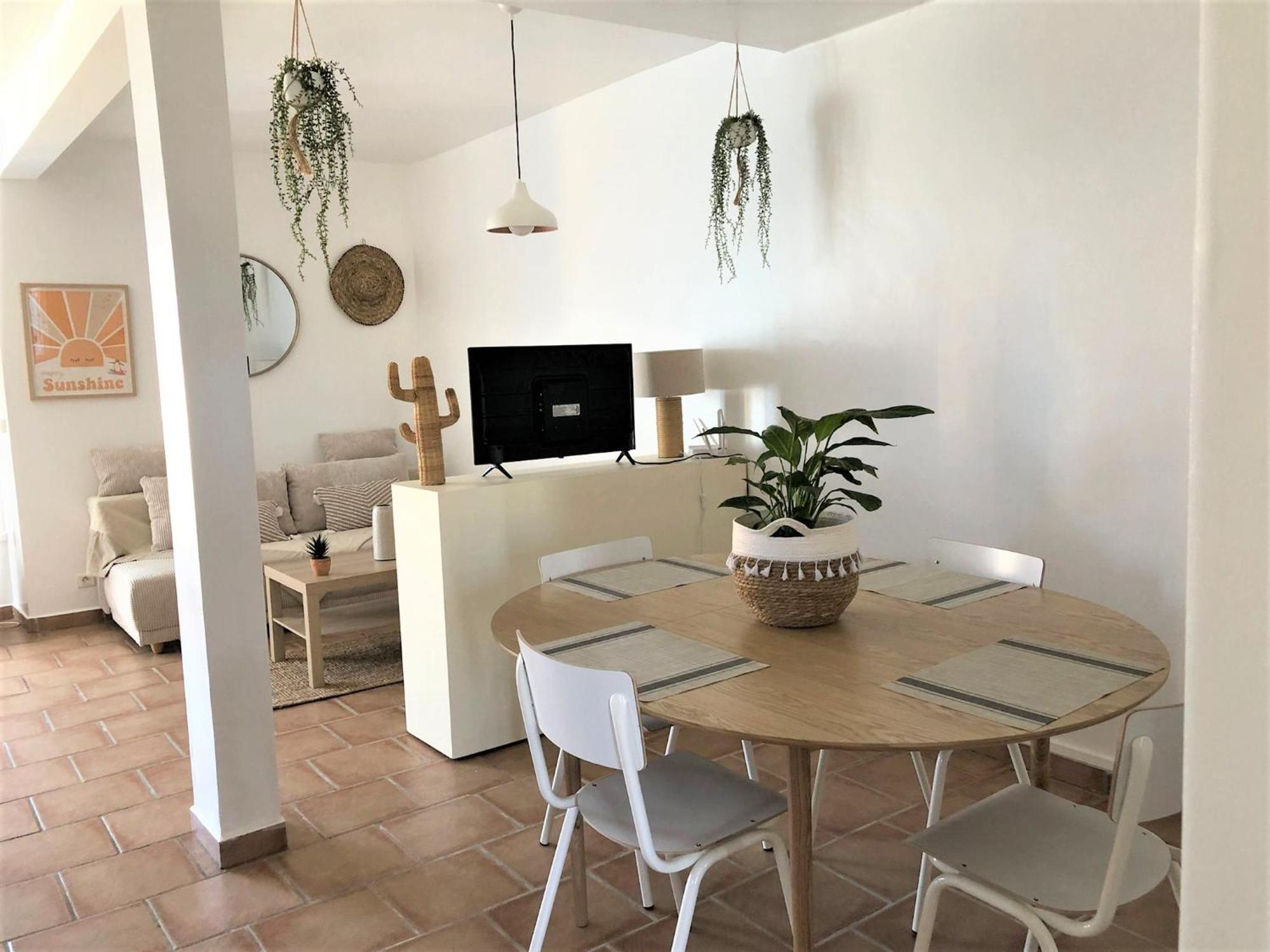 BEAUX APPARTEMENTS 65m2 AVEC ESPACES EXTERIEURS PARKINGS PROCHE PLAGE Hyères Exterior foto