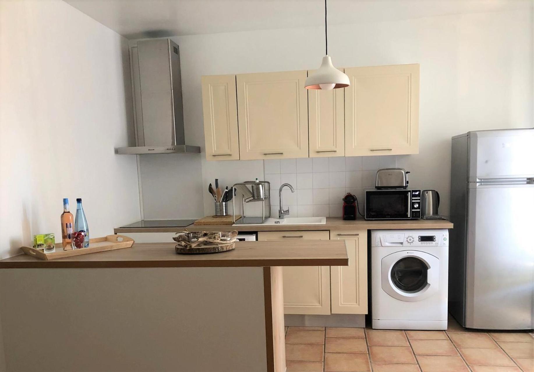 BEAUX APPARTEMENTS 65m2 AVEC ESPACES EXTERIEURS PARKINGS PROCHE PLAGE Hyères Exterior foto
