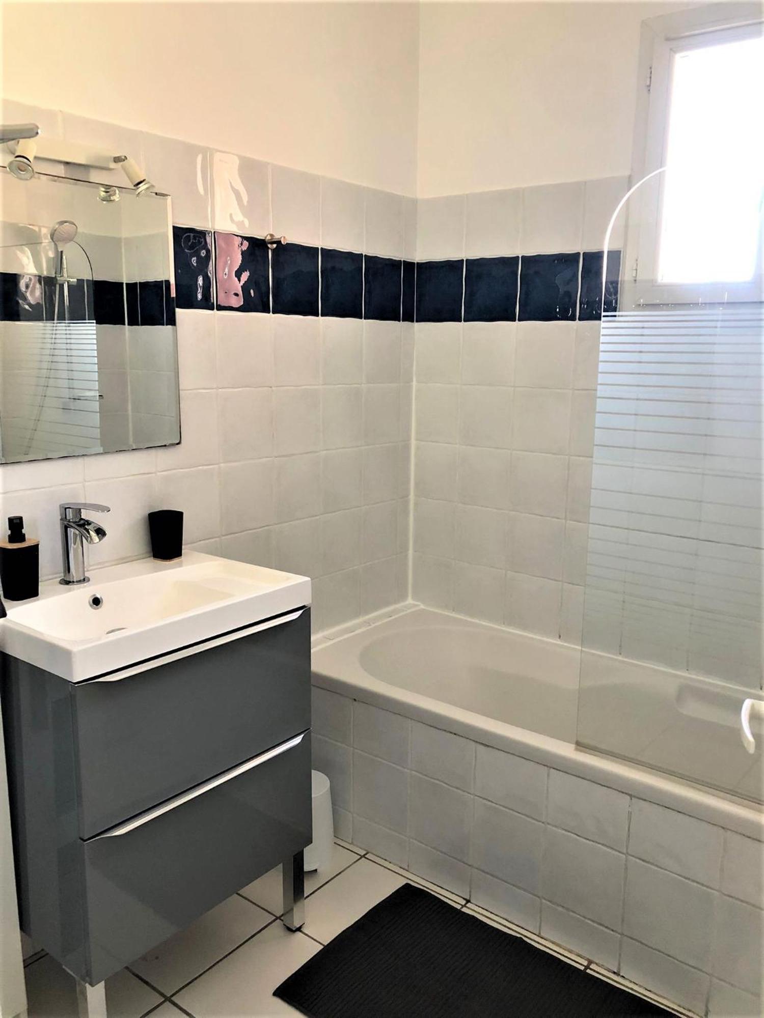 BEAUX APPARTEMENTS 65m2 AVEC ESPACES EXTERIEURS PARKINGS PROCHE PLAGE Hyères Exterior foto